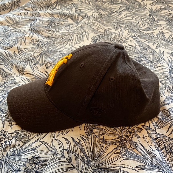 Wyoming Cowboys Cap - Picture 4 of 5